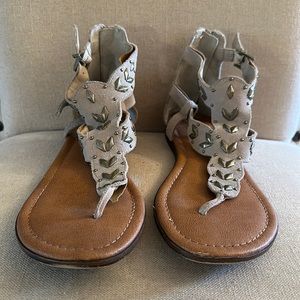 Minnetonka Suede Studded Boho Heel Zip Sandals Flats Cream Size 9